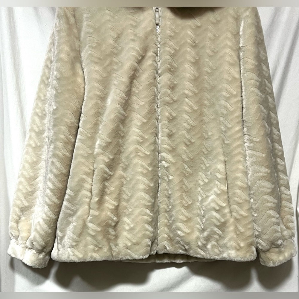 NEW Gallery Chevron Faux Fur Cream Hooded Jacket Winter Luxurious Warm Cozy Coat - Picture 7 of 14